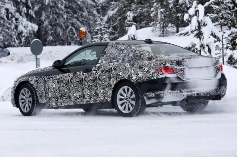 BMW Serie 4 Coupe nuove foto spia - 3