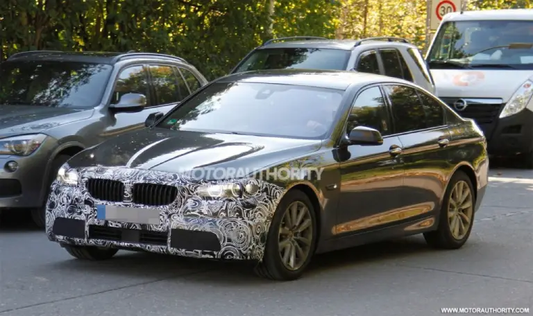 BMW Serie 5 2015 - Foto spia 18-10-2012 - 3