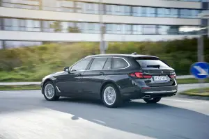 BMW Serie 5 2020 - Nuove foto ufficiali - 24