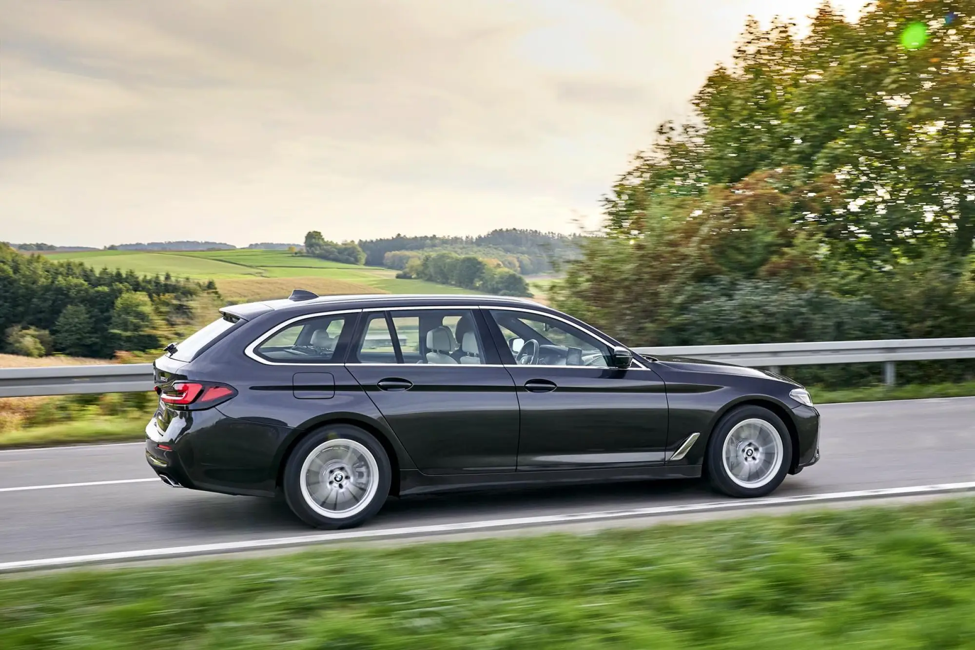 BMW Serie 5 2020 - Nuove foto ufficiali - 30