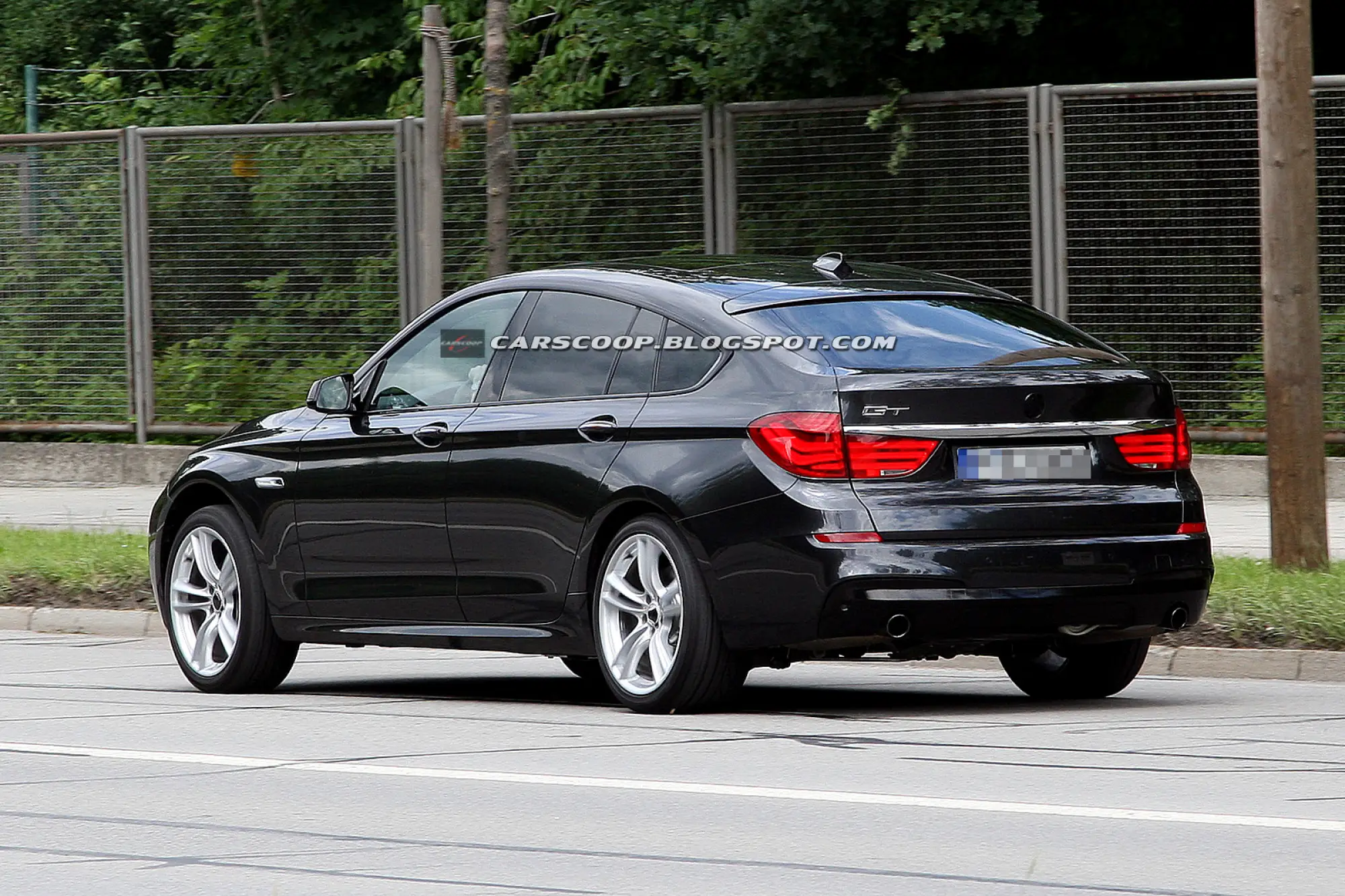 BMW Serie 5 GT M-Sport foto spia - 6