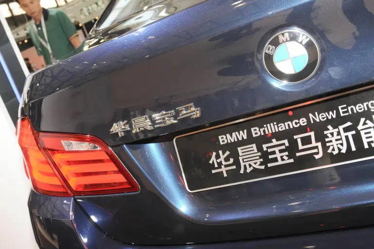 BMW Serie 5 ibrida e M5 - Shanghai 2011 - 5