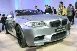 BMW Serie 5 ibrida e M5 - Shanghai 2011 - 7