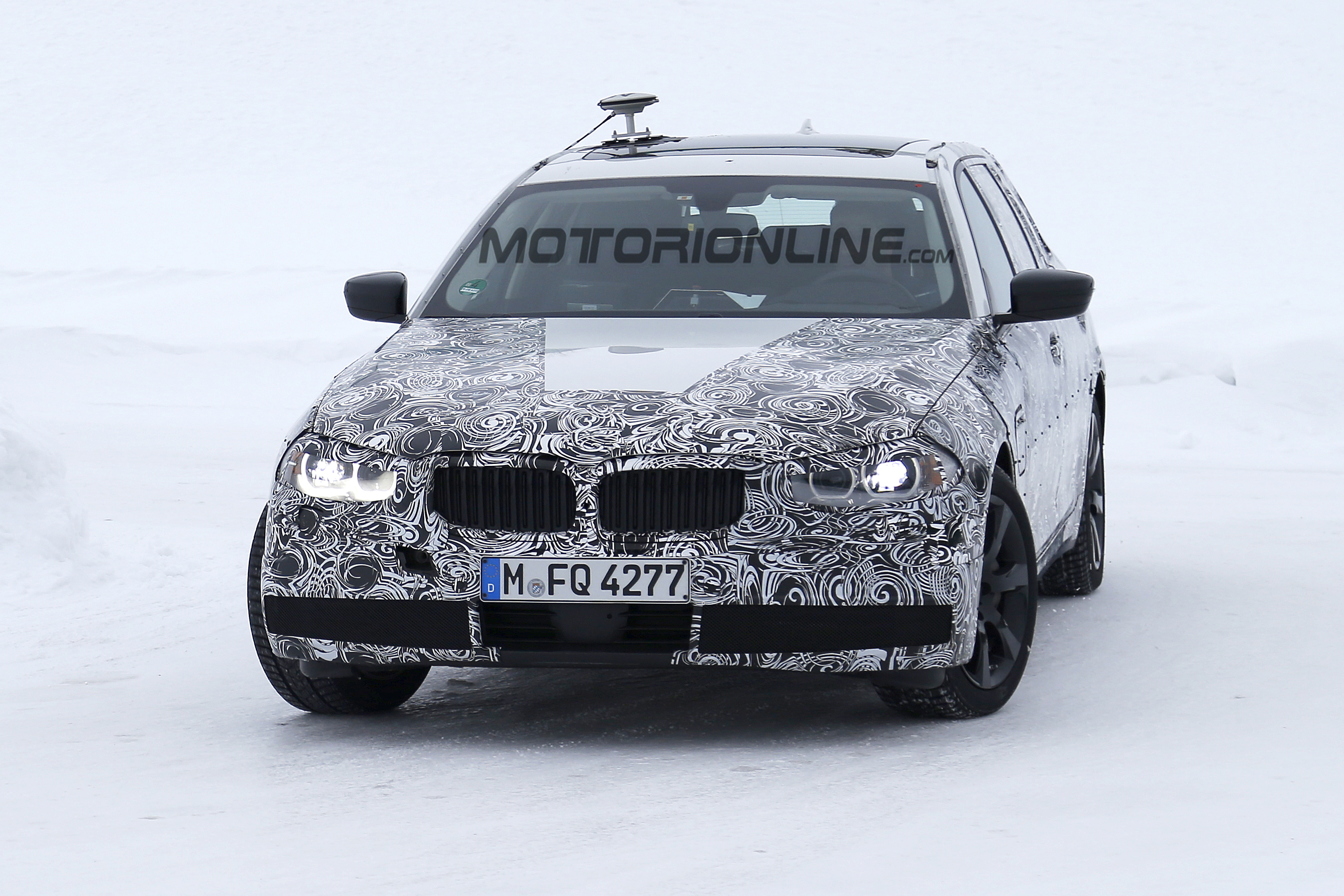 BMW Serie 5 Touring 2017 - Foto spia 19-04-2016