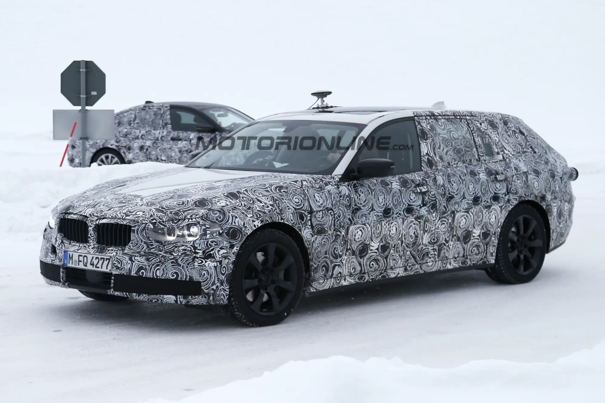 BMW Serie 5 Touring 2017 - Foto spia 19-04-2016 - 4