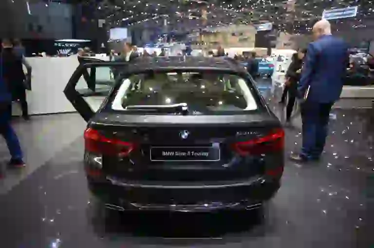 BMW Serie 5 Touring Foto Live - Salone di Ginevra 2017 - 3