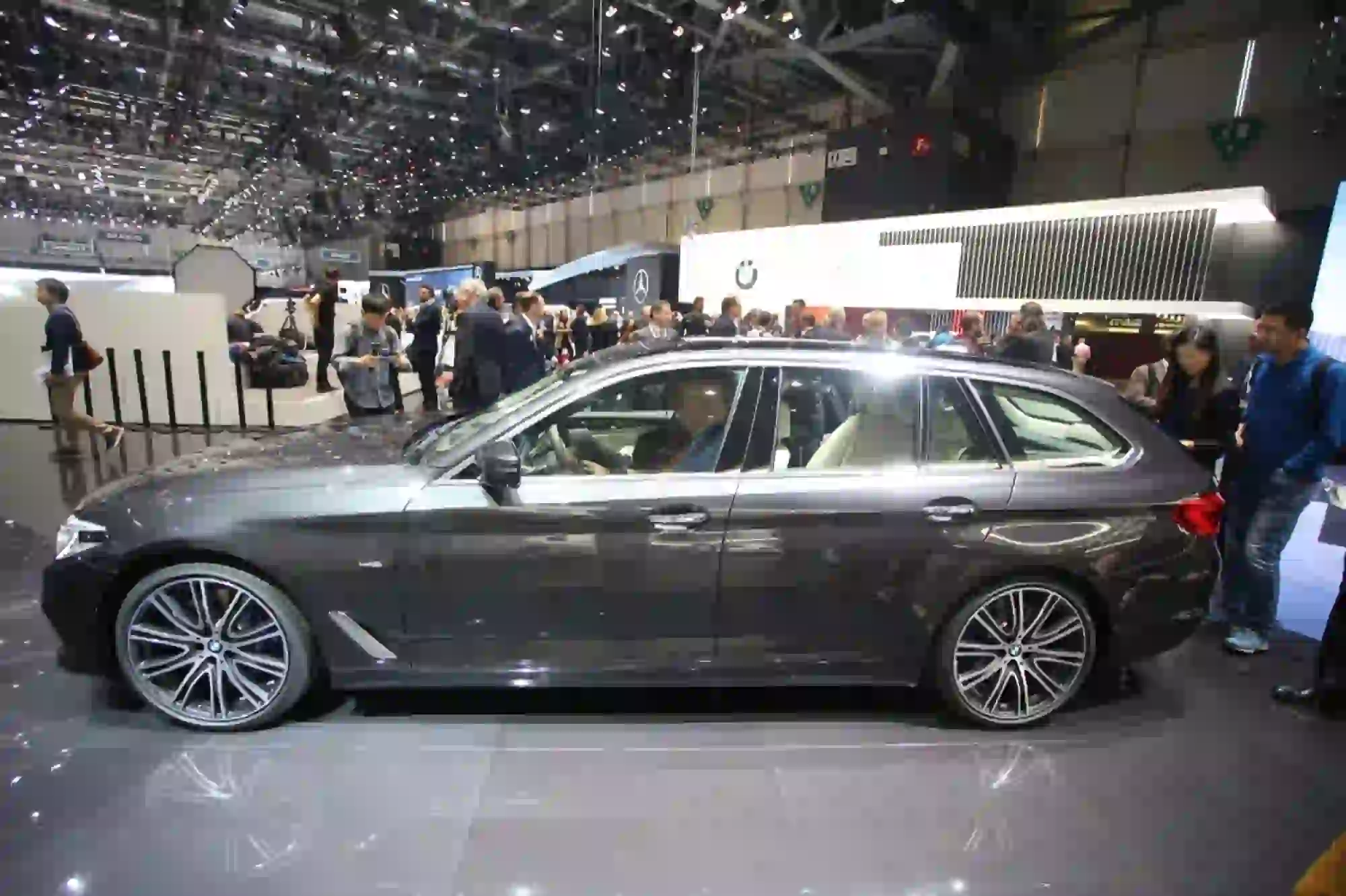 BMW Serie 5 Touring Foto Live - Salone di Ginevra 2017 - 7