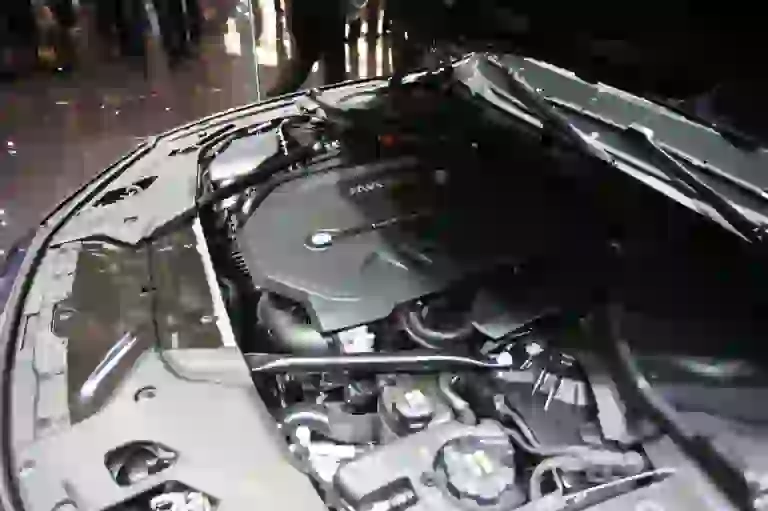 BMW Serie 5 Touring Foto Live - Salone di Ginevra 2017 - 8