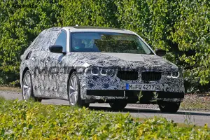 BMW Serie 5 Touring MY 2017 - Foto spia 04-08-2015