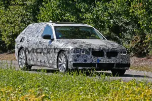 BMW Serie 5 Touring MY 2017 - Foto spia 04-08-2015