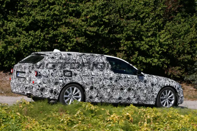 BMW Serie 5 Touring MY 2017 - Foto spia 04-08-2015 - 5