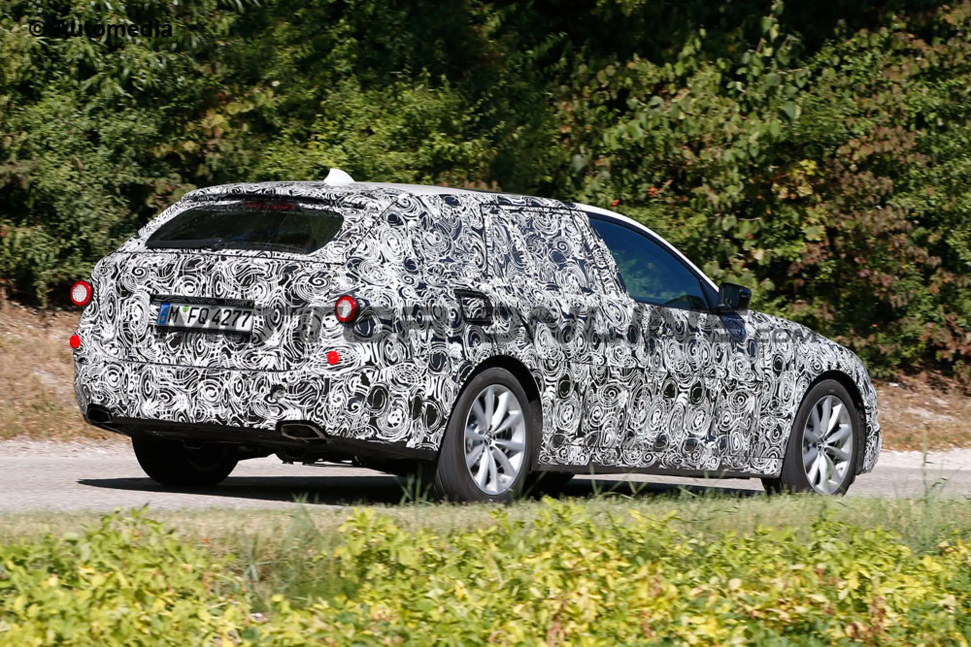 BMW Serie 5 Touring MY 2017 - Foto spia 04-08-2015 - 6