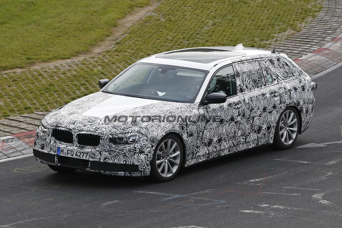 BMW Serie 5 Touring MY 2017 - Foto spia 14-10-2015