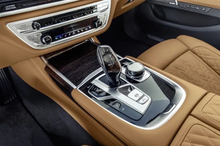 BMW Serie 7 2020 - foto  - 12
