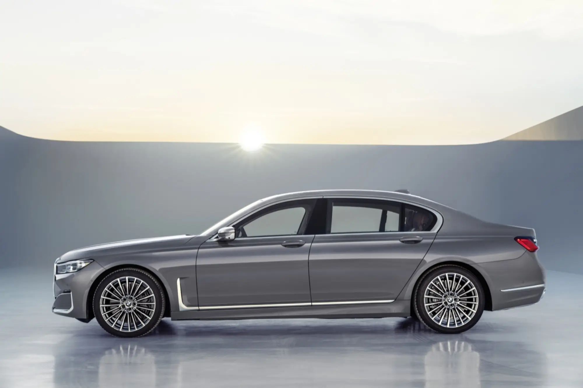 BMW Serie 7 2020 - foto  - 24