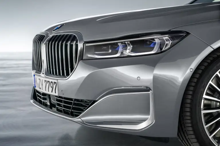 BMW Serie 7 2020 - foto - 35