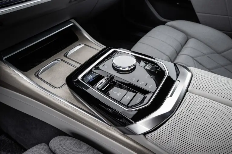 BMW Serie 7 2023 - Foto - 97