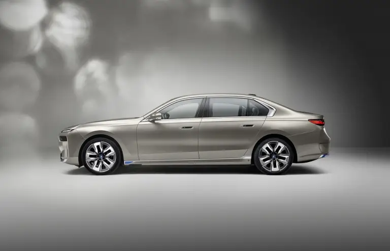 BMW Serie 7 2023 - Foto - 39