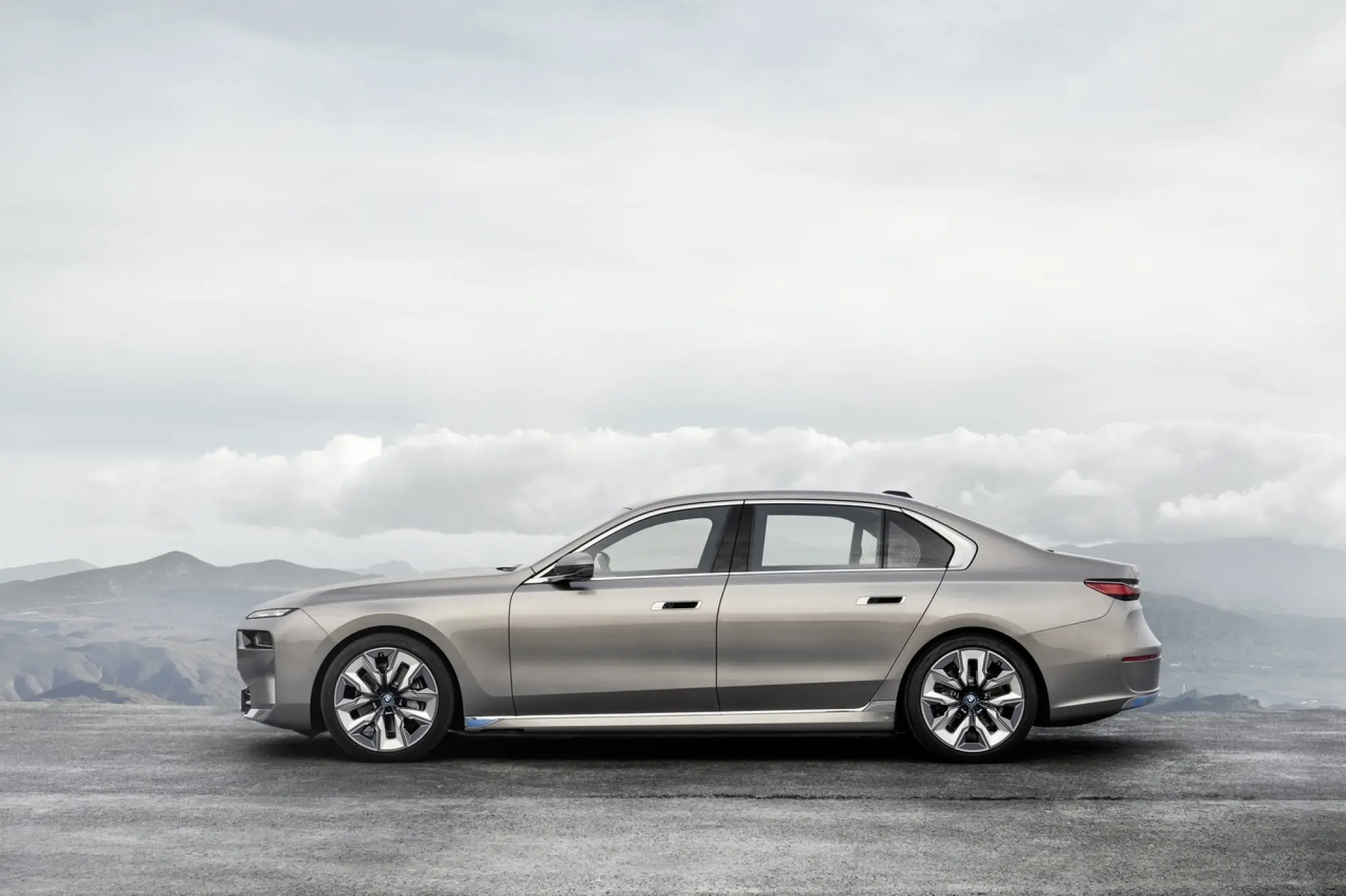 BMW Serie 7 2023 - Foto - 48