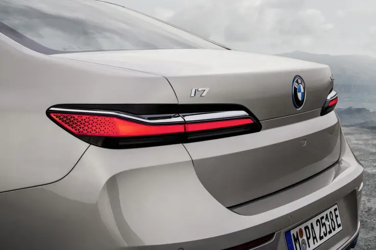 BMW Serie 7 2023 - Foto - 54