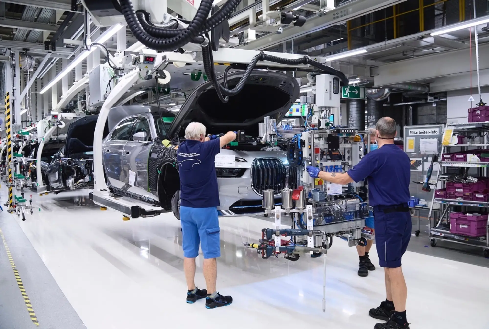 BMW Serie 7 2023 - Produzione Dingolfing - 8