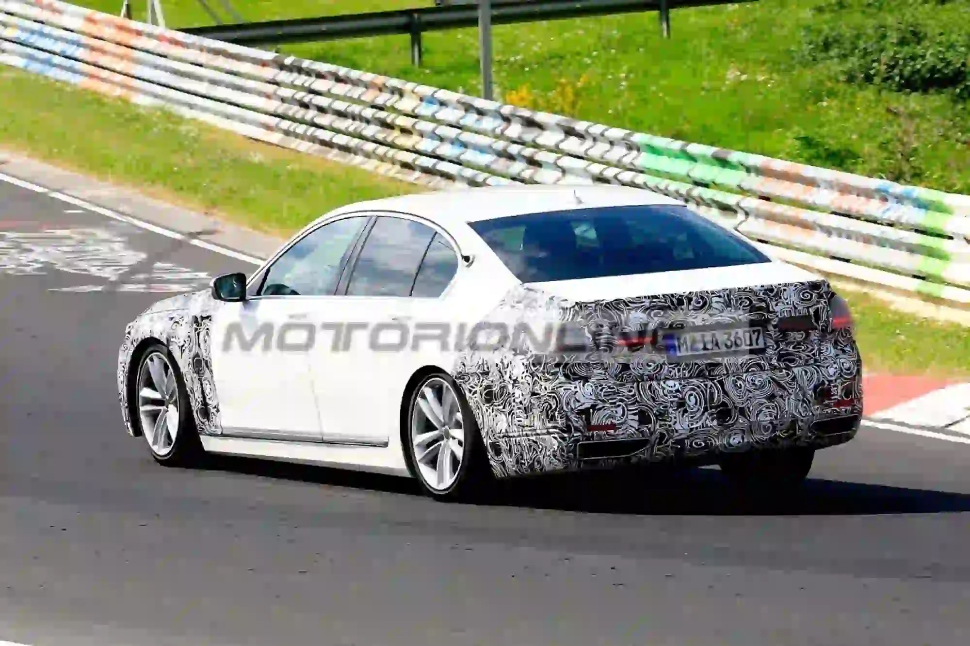 BMW Serie 7 facelift - Foto spia 15-5-2018 - 6