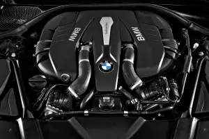 BMW Serie 7 MY 2016 - 18