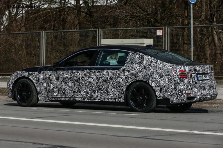 BMW Serie 7 MY 2016 - Foto spia 27-03-2015 - 7