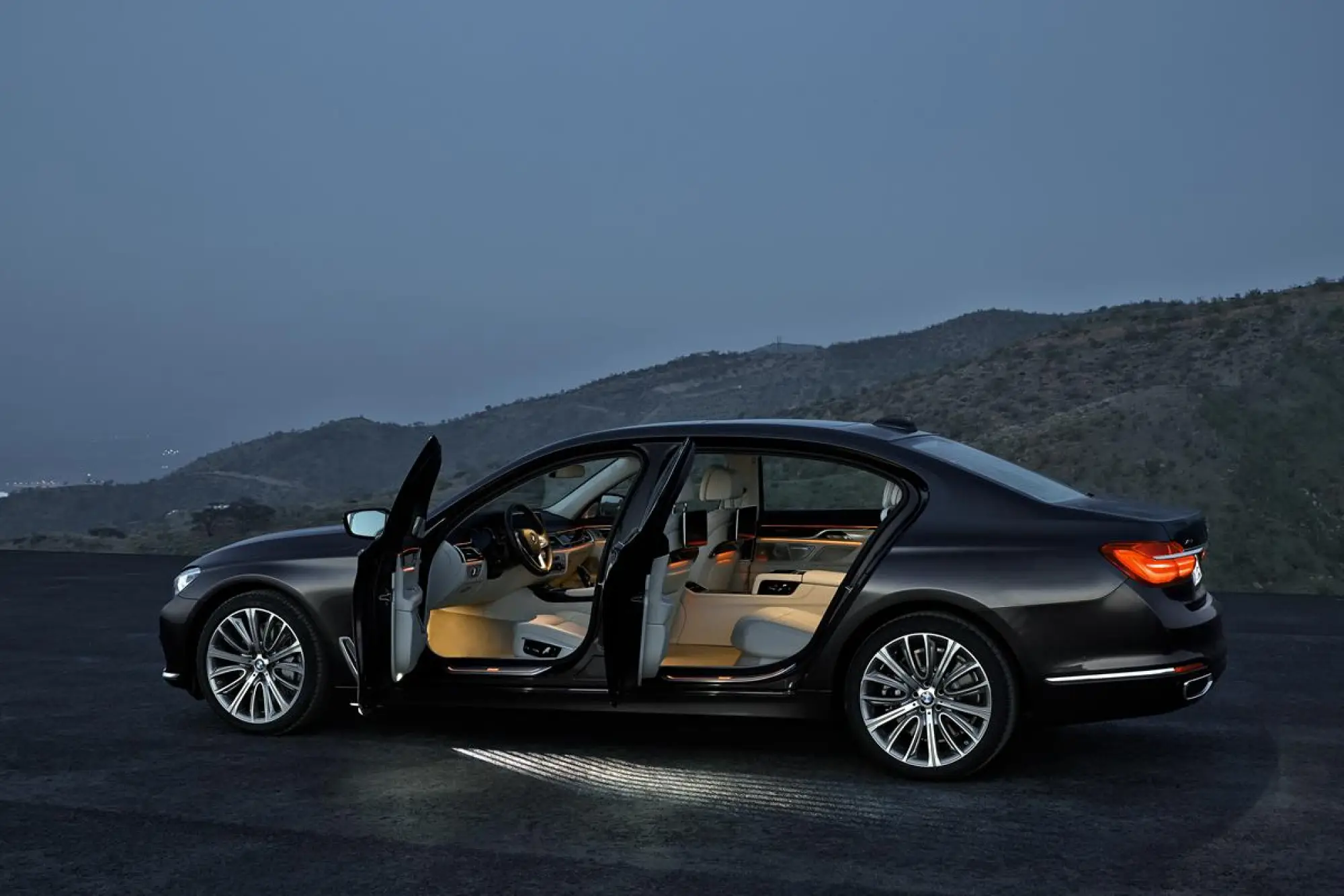 BMW Serie 7 MY 2016 - Nuove foto ufficiali - 13