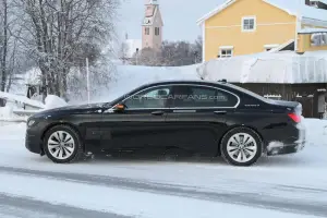 BMW Serie 7 restyling 2013 foto spia gennaio 2012