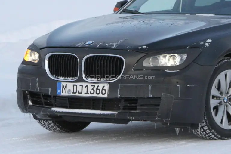 BMW Serie 7 restyling 2013 foto spia gennaio 2012 - 3