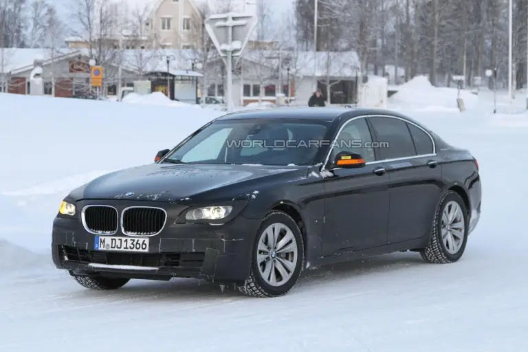 BMW Serie 7 restyling 2013 foto spia gennaio 2012 - 4