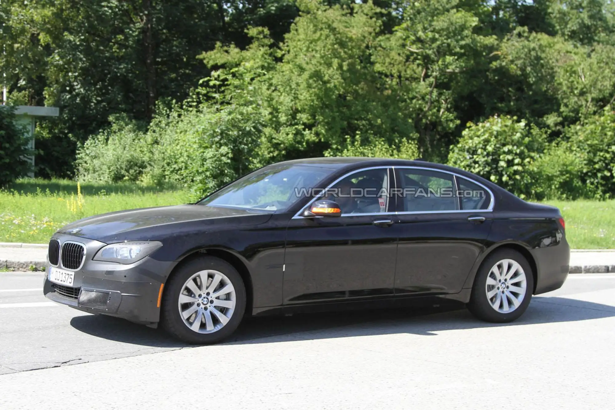 BMW Serie 7 restyling foto spia (2) - 2