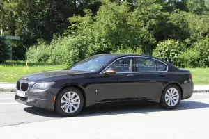 BMW Serie 7 restyling foto spia (2) - 2