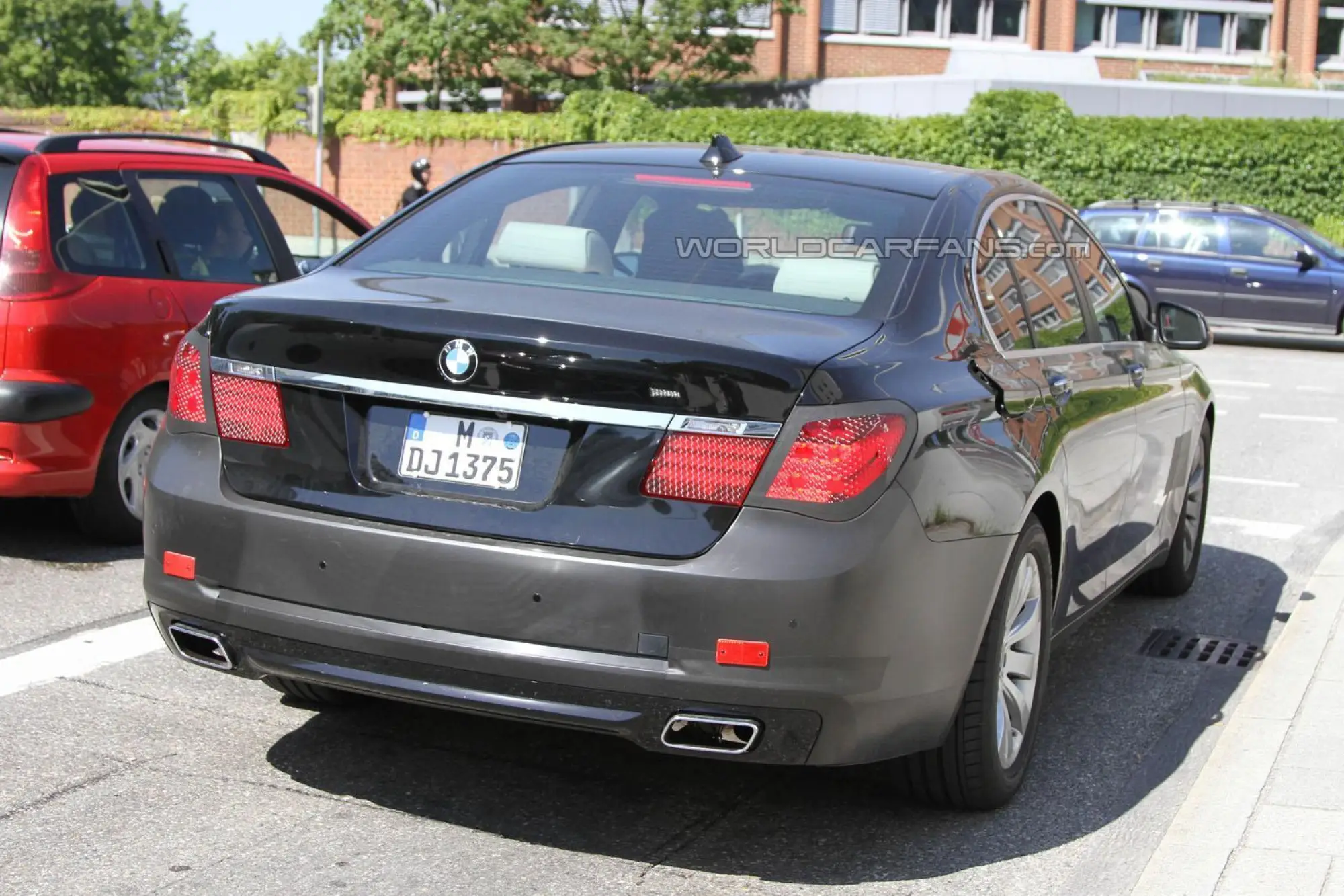 BMW Serie 7 restyling foto spia (2) - 5