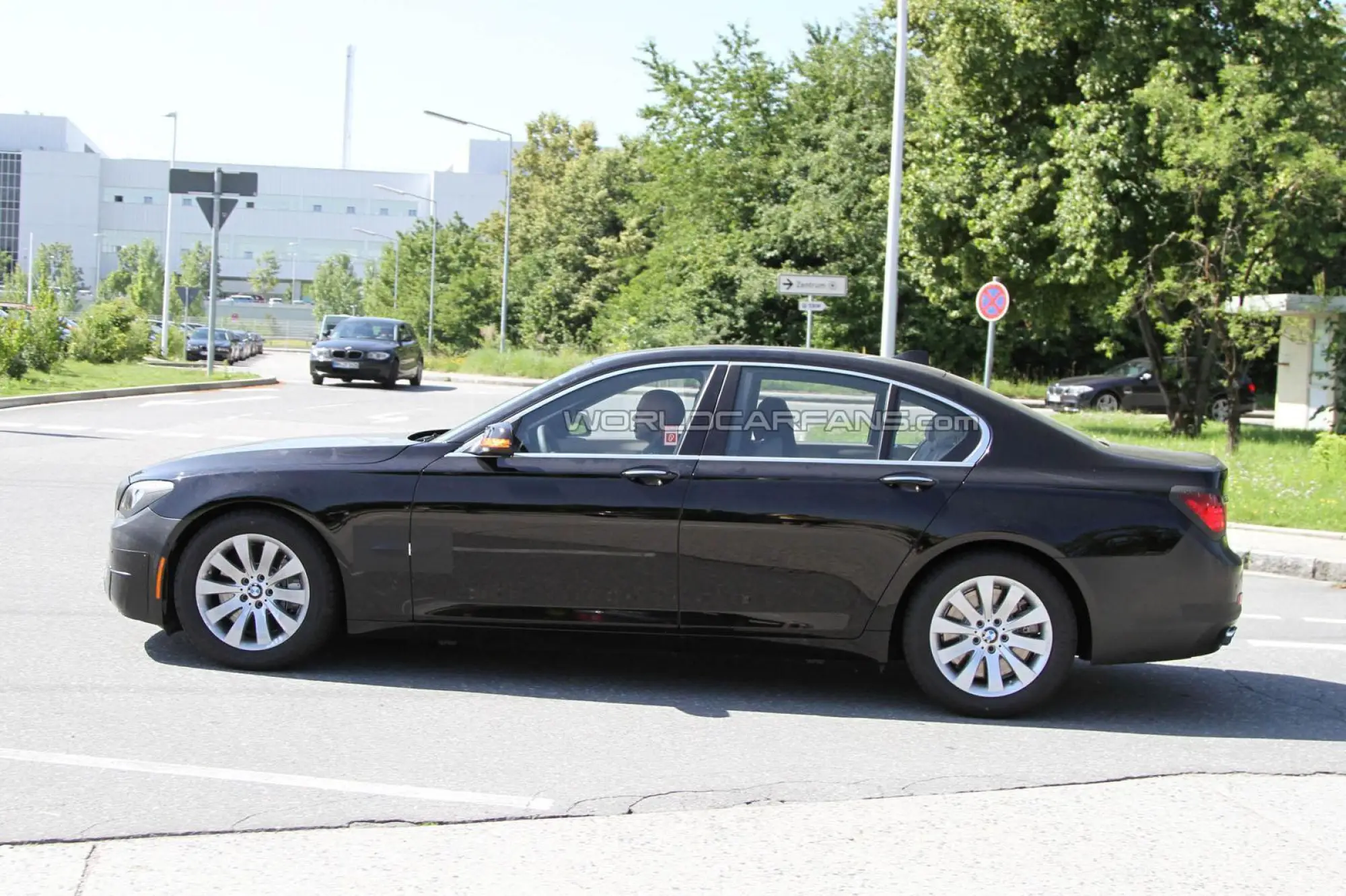 BMW Serie 7 restyling foto spia (2) - 6