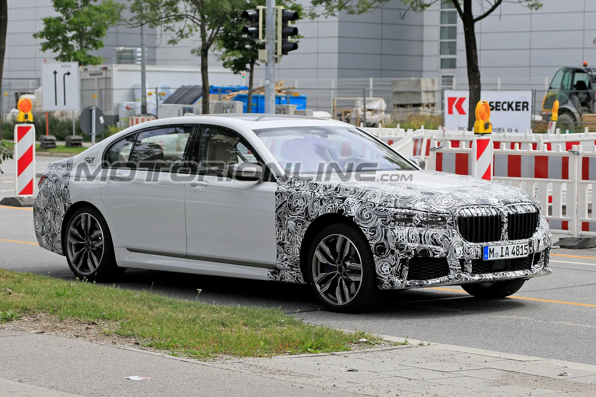 BMW Serie 7 restyling foto spia 27 giugno 2018 - 1