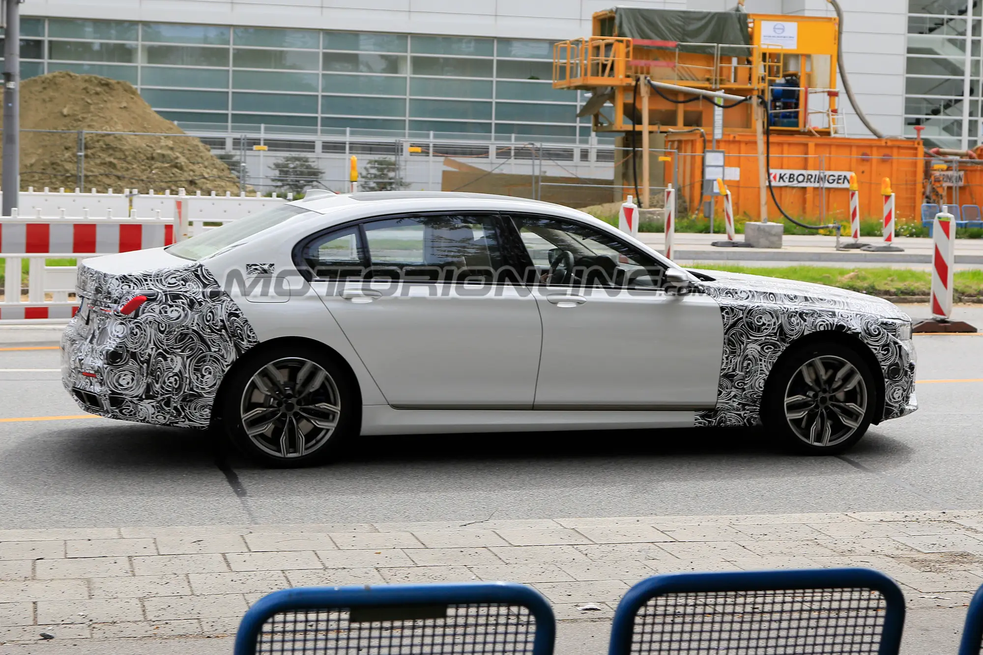 BMW Serie 7 restyling foto spia 27 giugno 2018 - 3