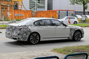 BMW Serie 7 restyling foto spia 27 giugno 2018