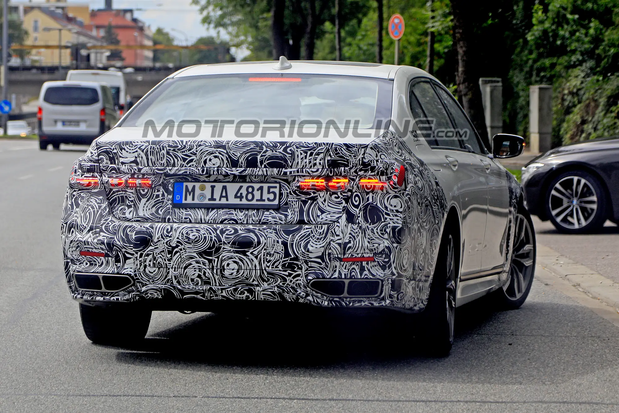 BMW Serie 7 restyling foto spia 27 giugno 2018 - 6