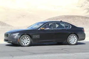 BMW Serie 7 restyling foto spia luglio 2011 - 1