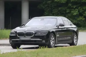 BMW Serie 7 restyling foto spia - 1