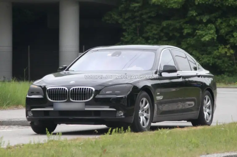 BMW Serie 7 restyling foto spia - 1