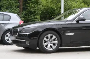 BMW Serie 7 restyling foto spia - 2