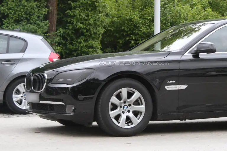 BMW Serie 7 restyling foto spia - 2