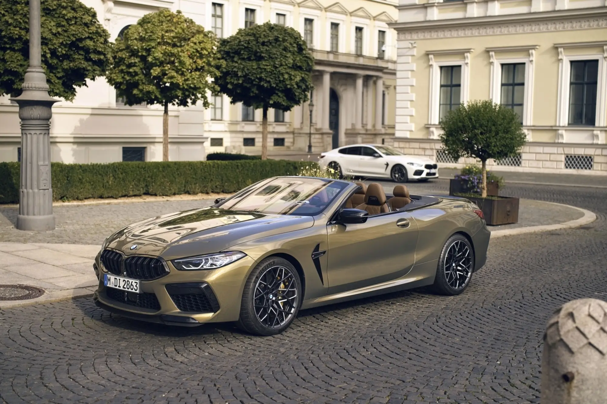 BMW Serie 8 ed M8 2023 - Foto - 76