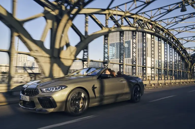 BMW Serie 8 ed M8 2023 - Foto - 70