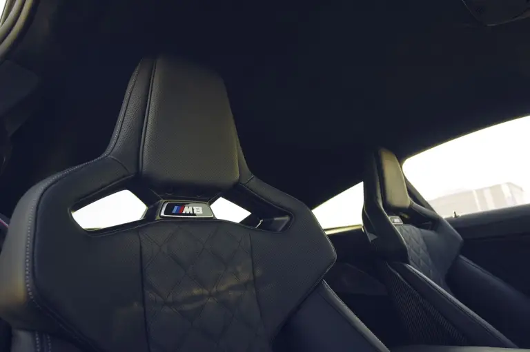 BMW Serie 8 ed M8 2023 - Foto - 39