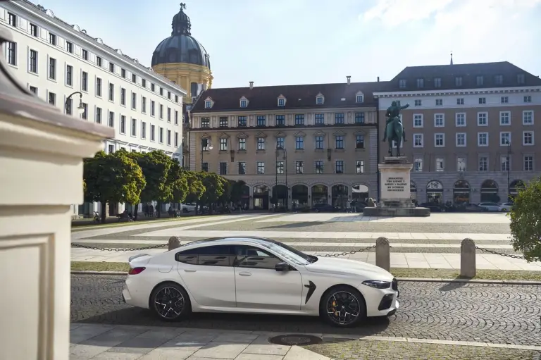 BMW Serie 8 ed M8 2023 - Foto - 14