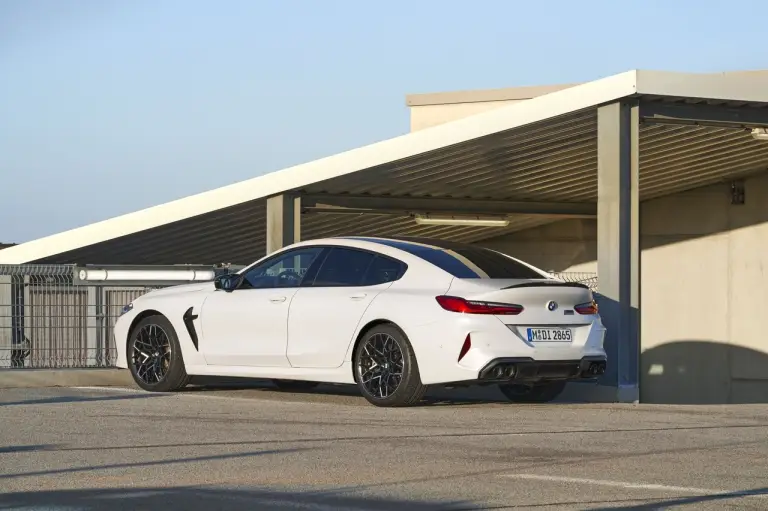 BMW Serie 8 ed M8 2023 - Foto - 17